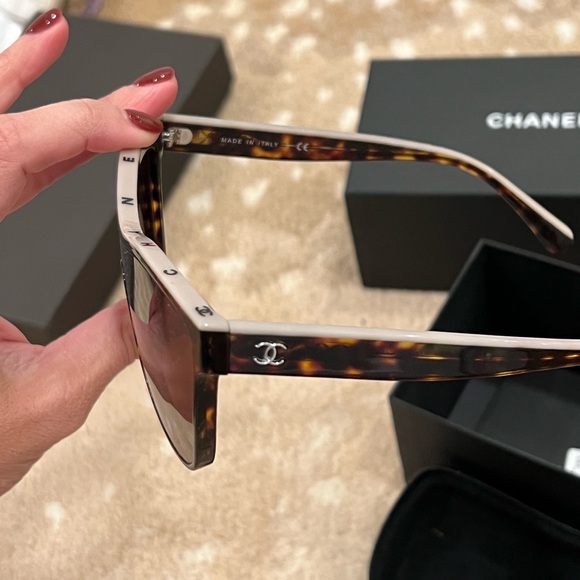 Chanel 5418 sunglasses logo on top 
Gorgeous!!!! - Picture 9 of 14